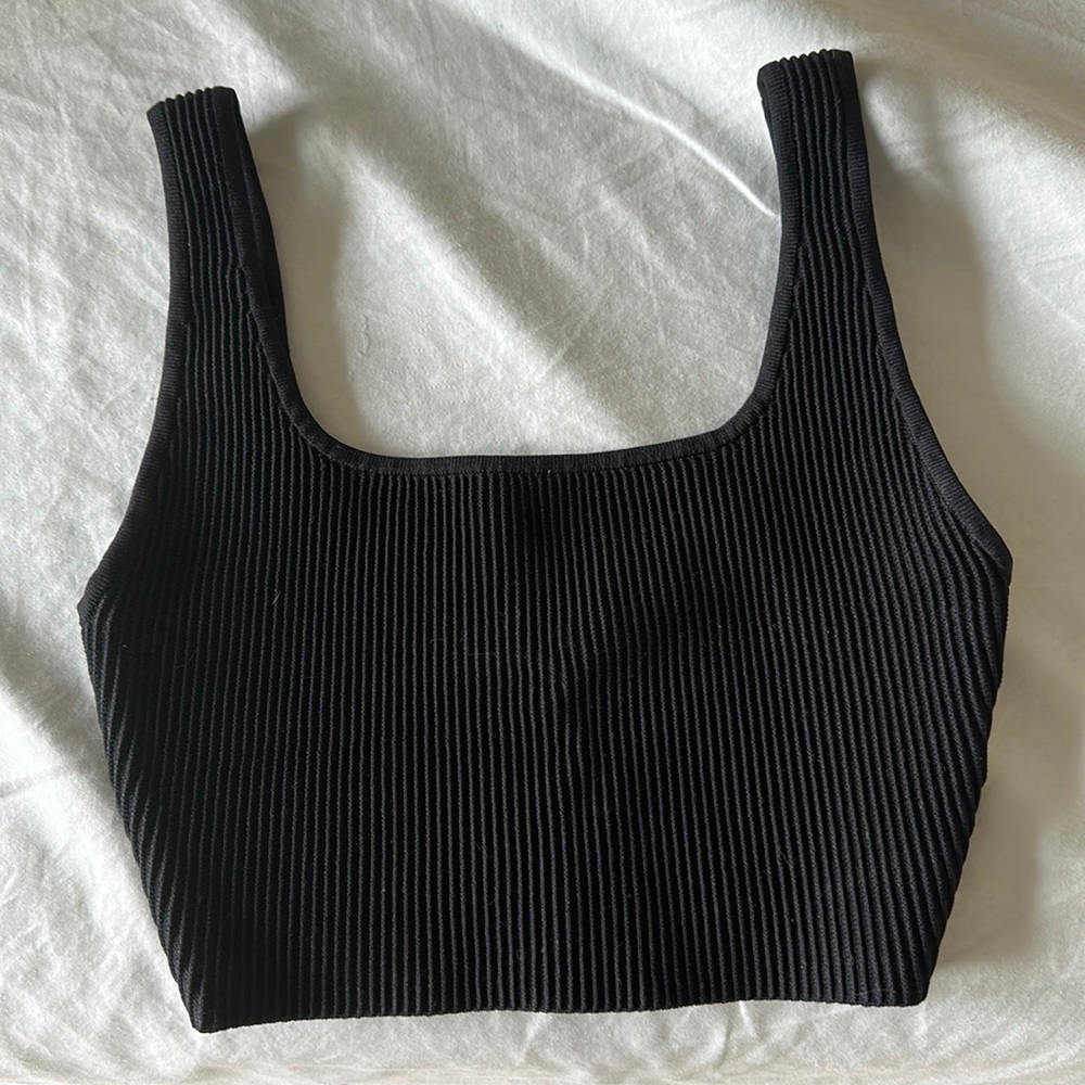 Babaton sculpt knit cropped tank XS black